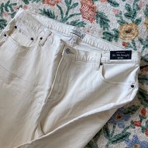 A&F Curve Love Ultra High Rise 90s Straight Jeans